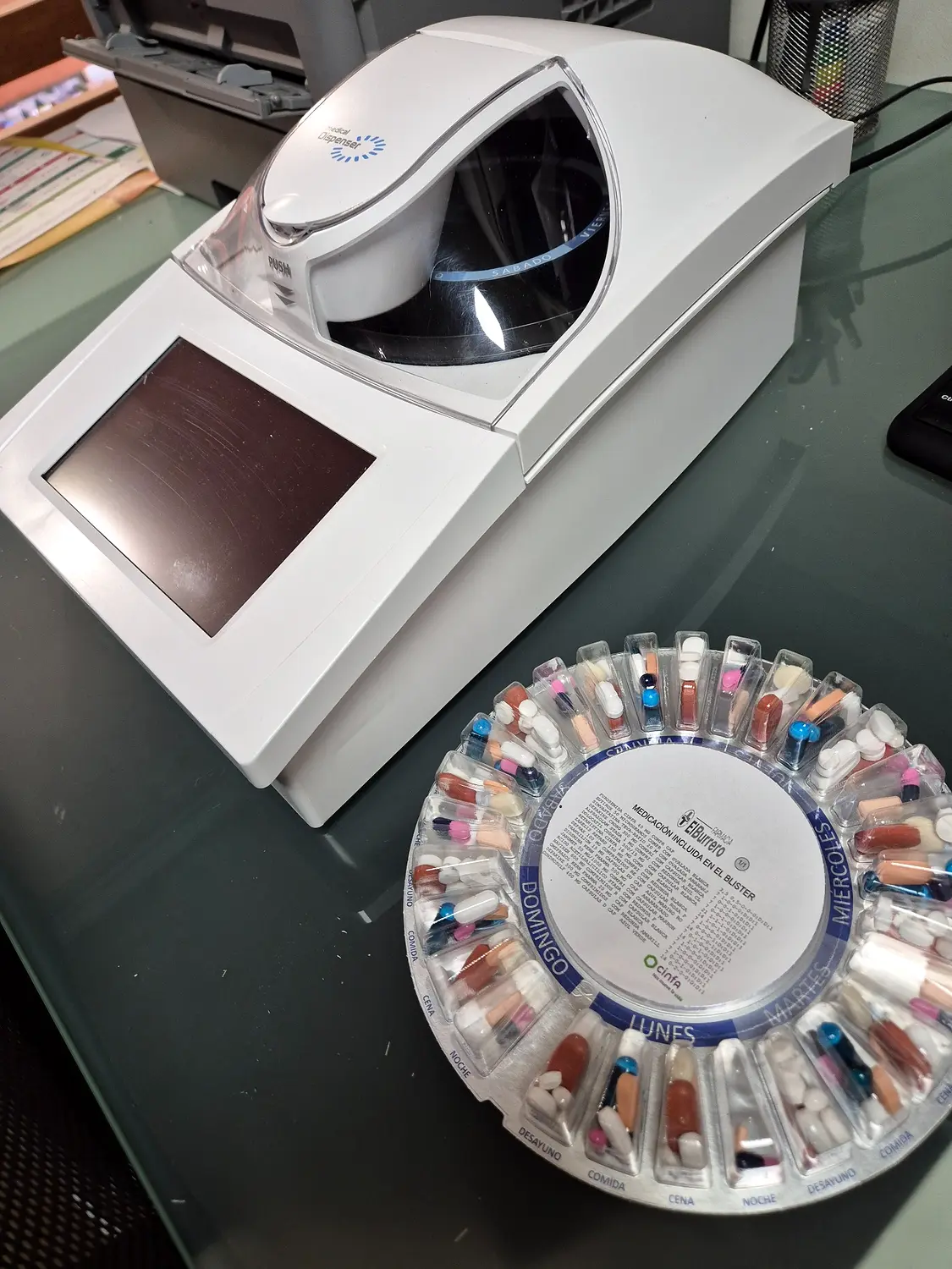 Equipo y blíster del Sistema Personalizado de Dosificación de la farmacia